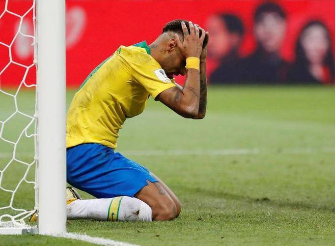 巴西输球后观众反应